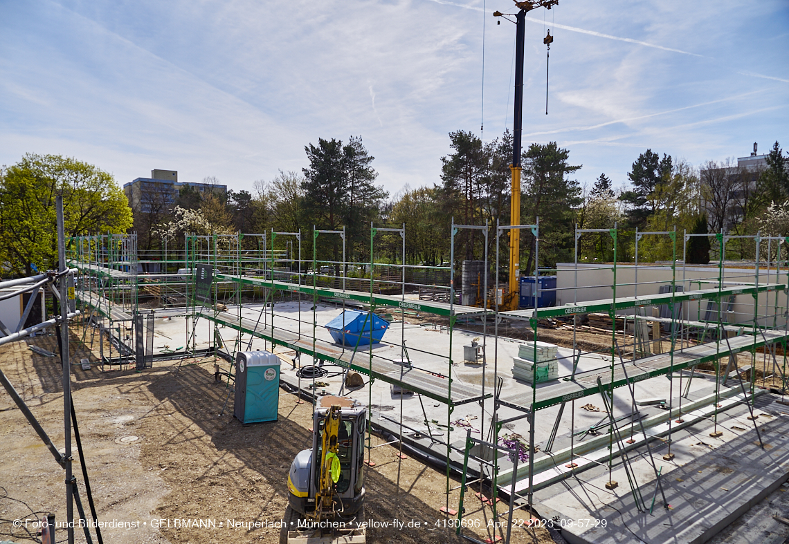 22.04.2023 - Luft- und Ebenenfotos vom Haus für Kinder in der Quiddestraße in Neuperlach